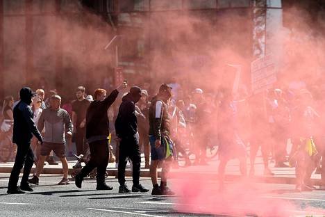 Yle: Suomalaismies mukana Britannian mellakoihin liittyvällä Telegram-kanavalla – jakoi ohjeita tuhopolttoon