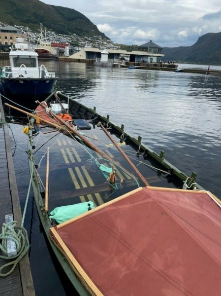 «Jeg svømmer i livdrakten»