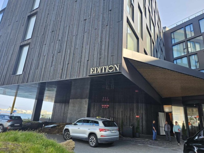 Lögregluaðgerð á Edition hótelinu – Tveir látnir – Starfsfólk í uppnámi – Uppfært
