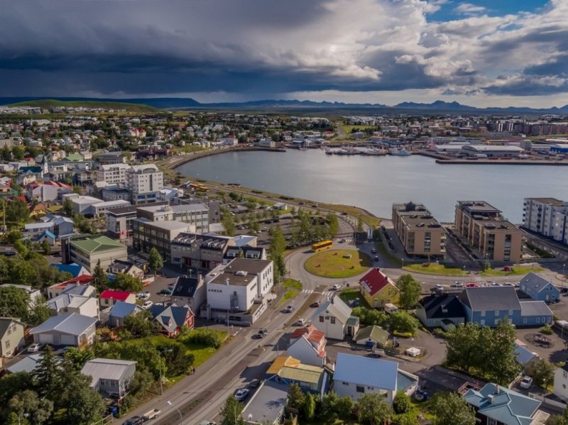 Manni sem grunaður er um brot gegn barni í heimahúsi sleppt lausum