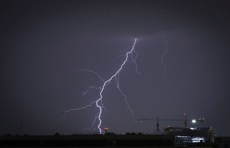 Säässä edessä kylmä käänne – varoitus rajusta ukkosesta