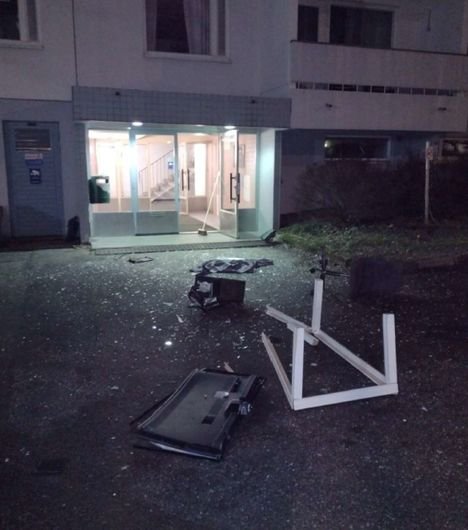 Kuvat: 19-vuotias vuokralainen aiheutti täystuhon asunnossa – televisio lensi ikkunasta pihalle