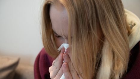 Influenssapommi tikittää joulun alla – asiantuntija: Pahin on vielä edessä