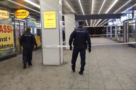 Epäilty väkivaltarikos Helsingin keskustassa – yksi loukkaantunut, tekijä karkuteillä