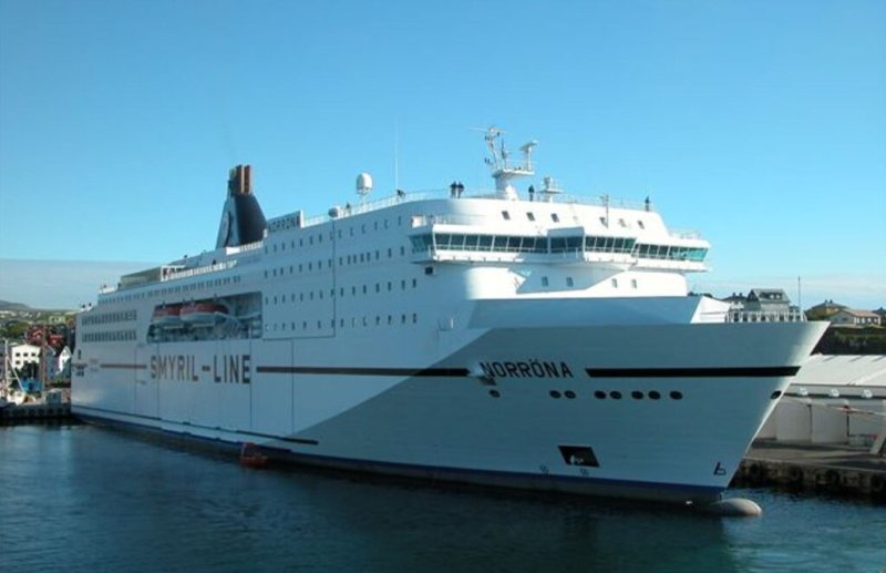 Sextugir menn í vanda eftir að leitað var í Peugot-bíl þeirra