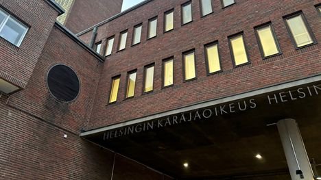 Kolmekymppinen mies raiskasi naisen rappukäytävässä Töölössä – talon asukas todisti järkyttävää tekoa