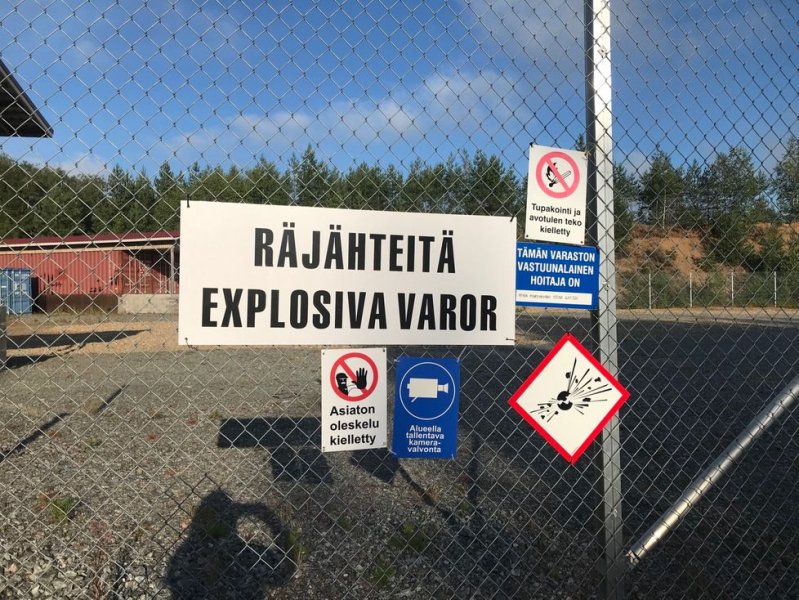 Ven&auml;l&auml;istaustaisen r&auml;j&auml;hde&shy;firman toiminta Suomessa her&auml;tti huolen &ndash; varastoja ymp&auml;ri maata