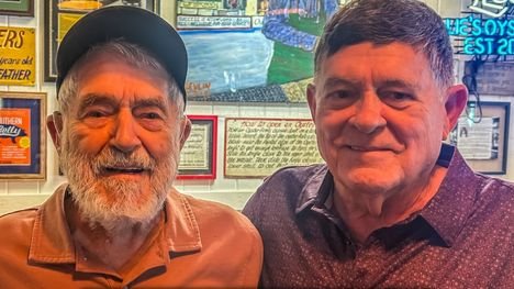 Ravintola luuli tehneensä tarjouksen, jota ei tarvitse täyttää – sitten isä, 99, ja poika, 80, kävelivät sisään