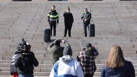 16-vuotiaat Tomas ja Eetu ajoivat läpi yön traktorilla Helsinkiin