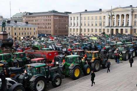 16-vuotiaat Tomas ja Eetu ajoivat läpi yön traktorilla Helsinkiin