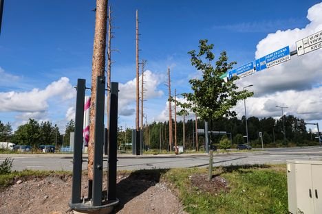 Satojen tuhansien eurojen tolpat keskell&auml; Vantaata tyrmistytt&auml;v&auml;t kansaa &ndash; &rdquo;Olisin kyll&auml; keksinyt niillekin rahoille jotain parempaa k&auml;ytt&ouml;&auml;&rdquo;