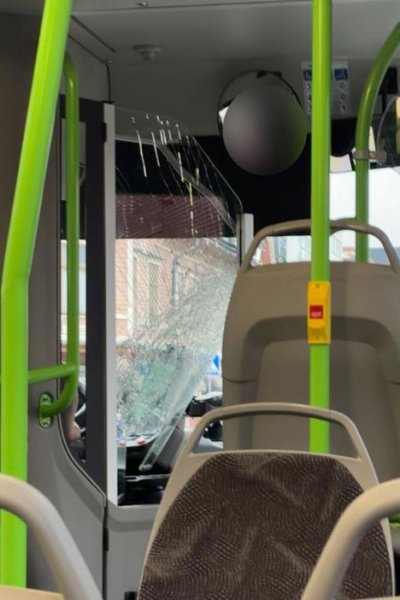 V&auml;likohtaus bussissa &ndash; mies yritti ostaa kaksi bussilippua, sitten sirpaleet lensiv&auml;t