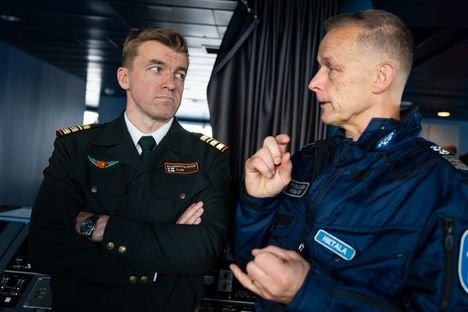 N&auml;ytt&auml;v&auml; meriturvallisuus&shy;harjoitus Helsingin edustalla