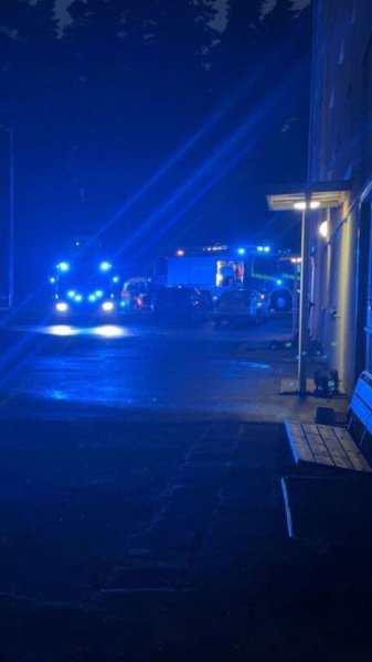 Raju n&auml;ky Kouvolassa &ndash; kerrostalon autotallit paloivat, yksi loukkaantui