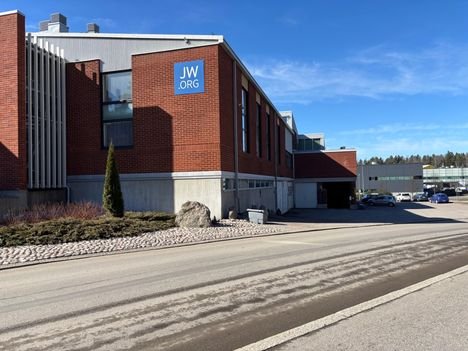 Jehovan todistajien lapsia on otettu jopa huostaan sairaaloissa – nyt sääntö verensiirrosta muuttuu